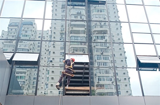 玻璃幕墻維護保養