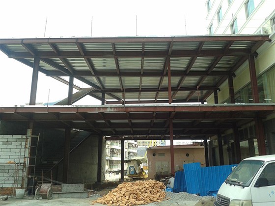 廠房鋼結構擴建主體+現澆混凝土墻板