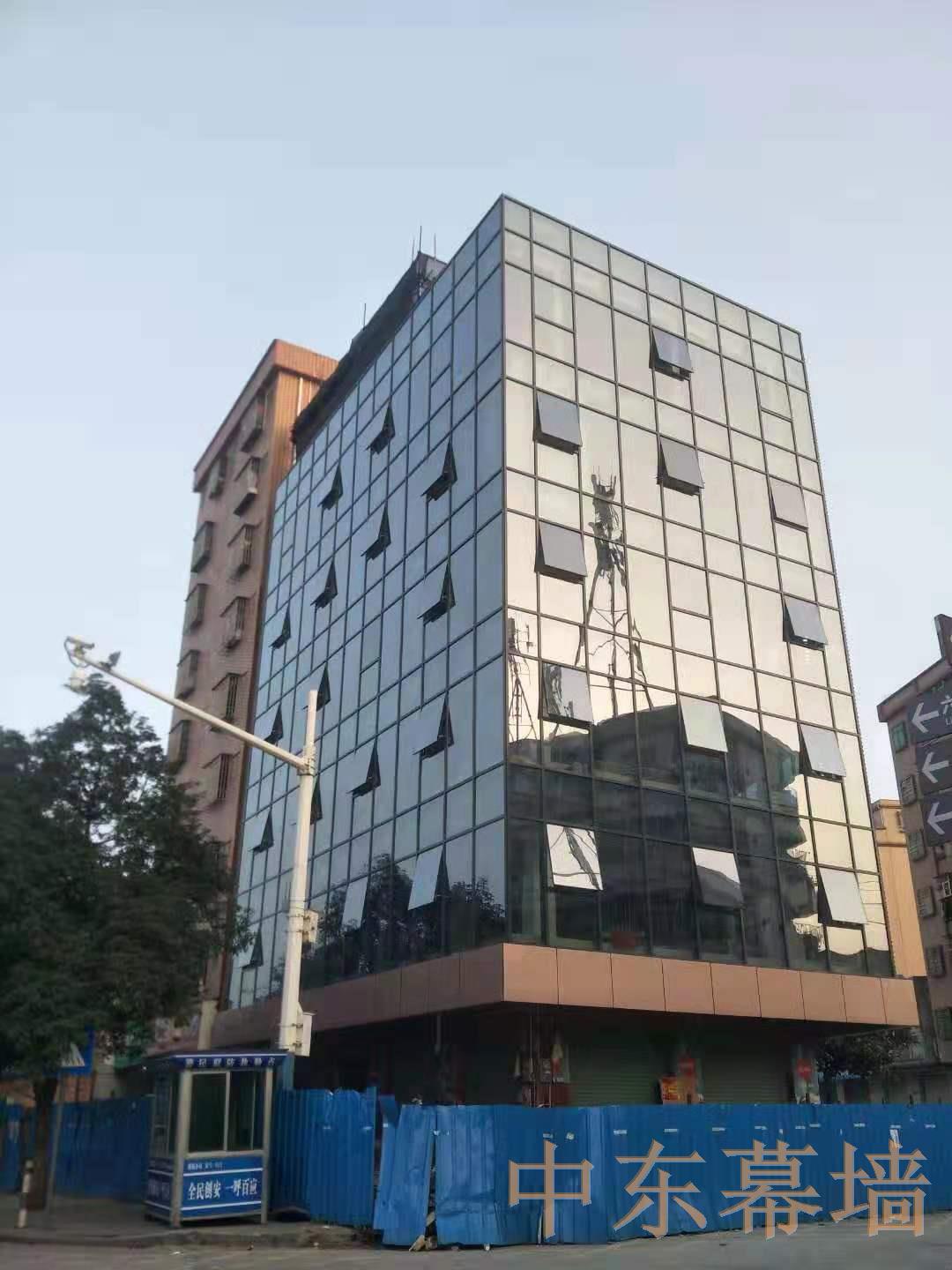 為什么建筑師喜歡在建筑外立面設計用玻璃幕墻立面？【中東幕墻】