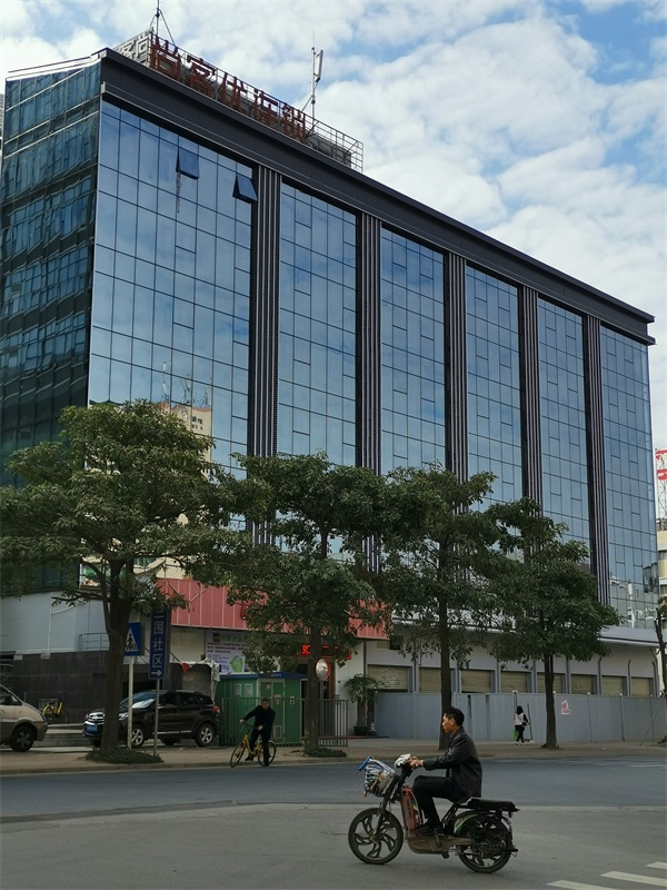 玻璃幕墻施工工藝標準流程簡介，中東幕墻為您解答！