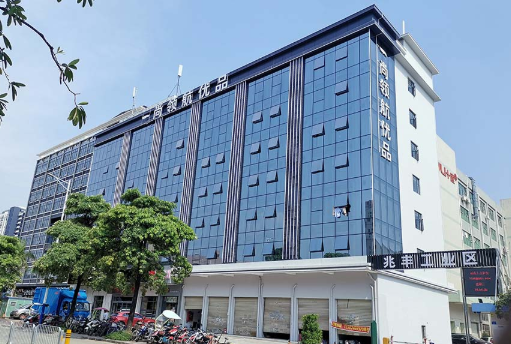 半隱框玻璃幕墻價格定價范圍，中東幕墻專業(yè)解答！