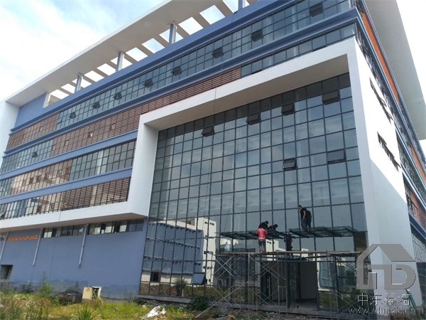 專業做玻璃幕墻公司